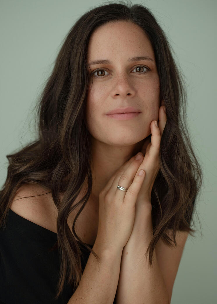 Photo of woman with light freckles, Berlin studio Photo of woman with light freckles, Berlin studio photoshoot